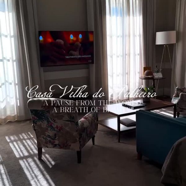 • @diogobranc0_ A Suite “Rei Dom Carlos” tem aquele efeito de nos fazer sentir realmente bem-vindos.
Entramos e percebemos logo que não é só um quarto é um espaço com alma.
A cama parece abraçar-nos, a luz é suave e a banheira… que luxo poder desligar do mundo ali.
E depois há a vista para o jardim, tão calma que até apetece ficar sentado à janela sem fazer mais nada.
É daqueles sítios onde damos por nós a sorrir sem motivo, só porque o ambiente é bom.
A magia da Casa Velha do Palheiro acontece assim: devagar, nos detalhes, e sem sequer nos apercebermos. 🤍✨

#CasaVelhaDoPalheiro
#roominspo #relaischateaux 
#MadeiraIsland #BoutiqueHotelExperience